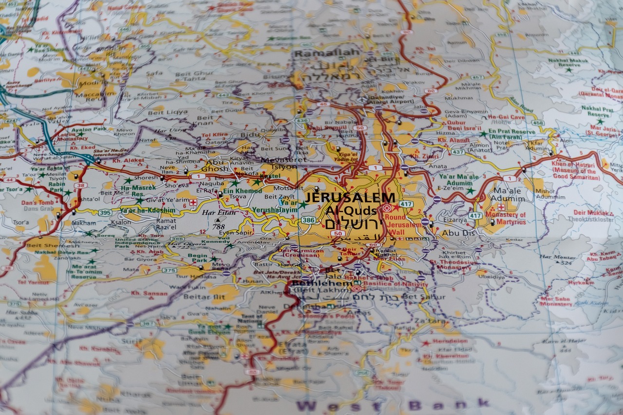 10 Creative Ways to Use Old Maps in DIY Projects